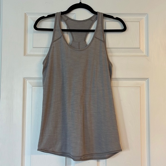 Lululemon tank - Picture 1 of 4